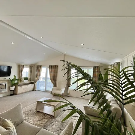 Sea Breeze Villa In Newquay *